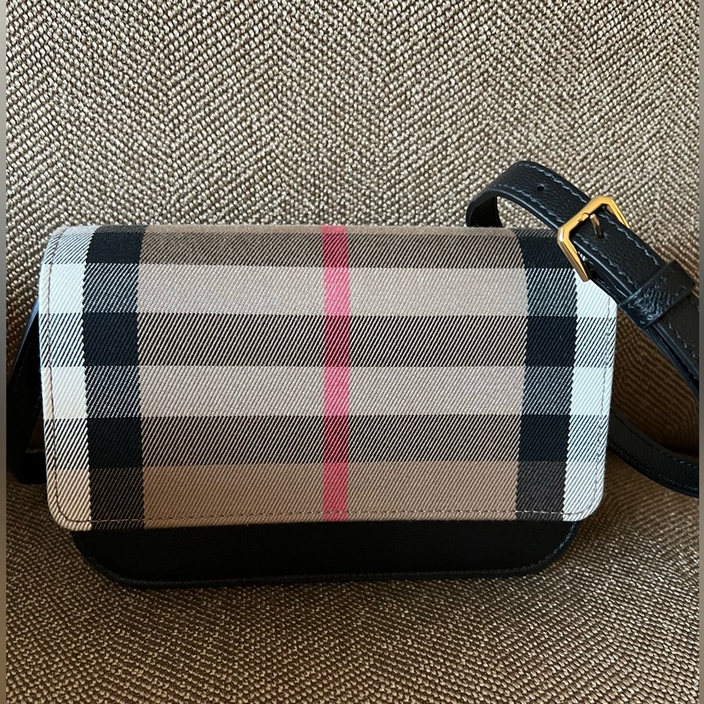 Burberry purse